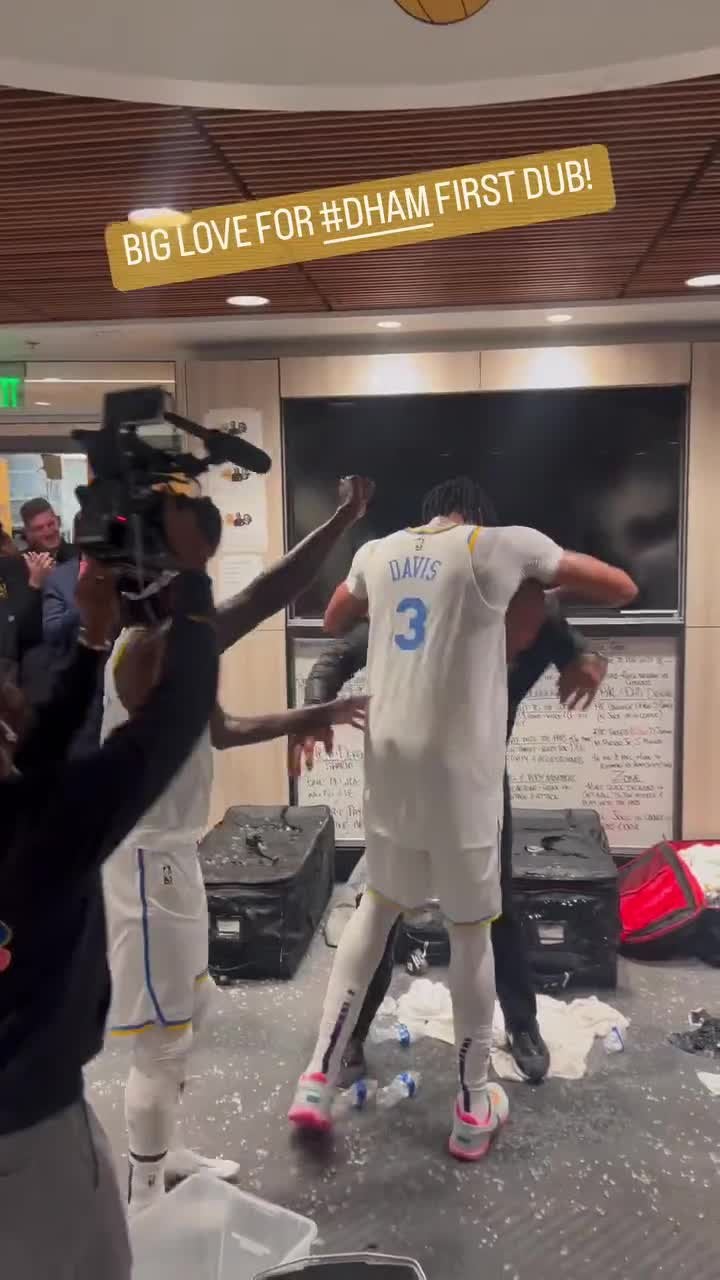 レイカーズは ロッカー ルームでコーチ ダービン ハムのコーチとしての最初の勝利を祝います Online Nba